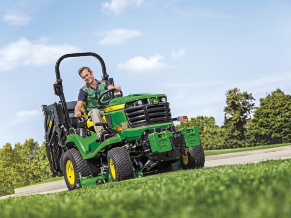 X950R Diesel Mowing Tractor - Image 9
