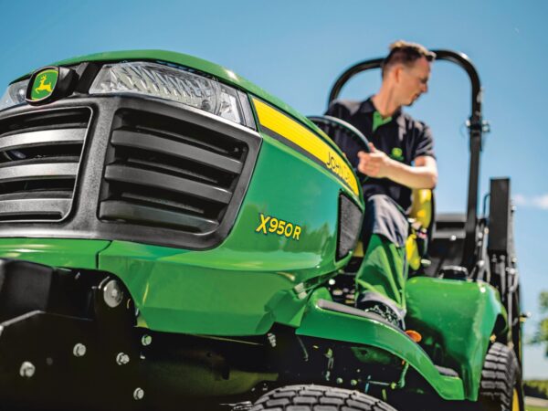 X950R Diesel Mowing Tractor - Image 4